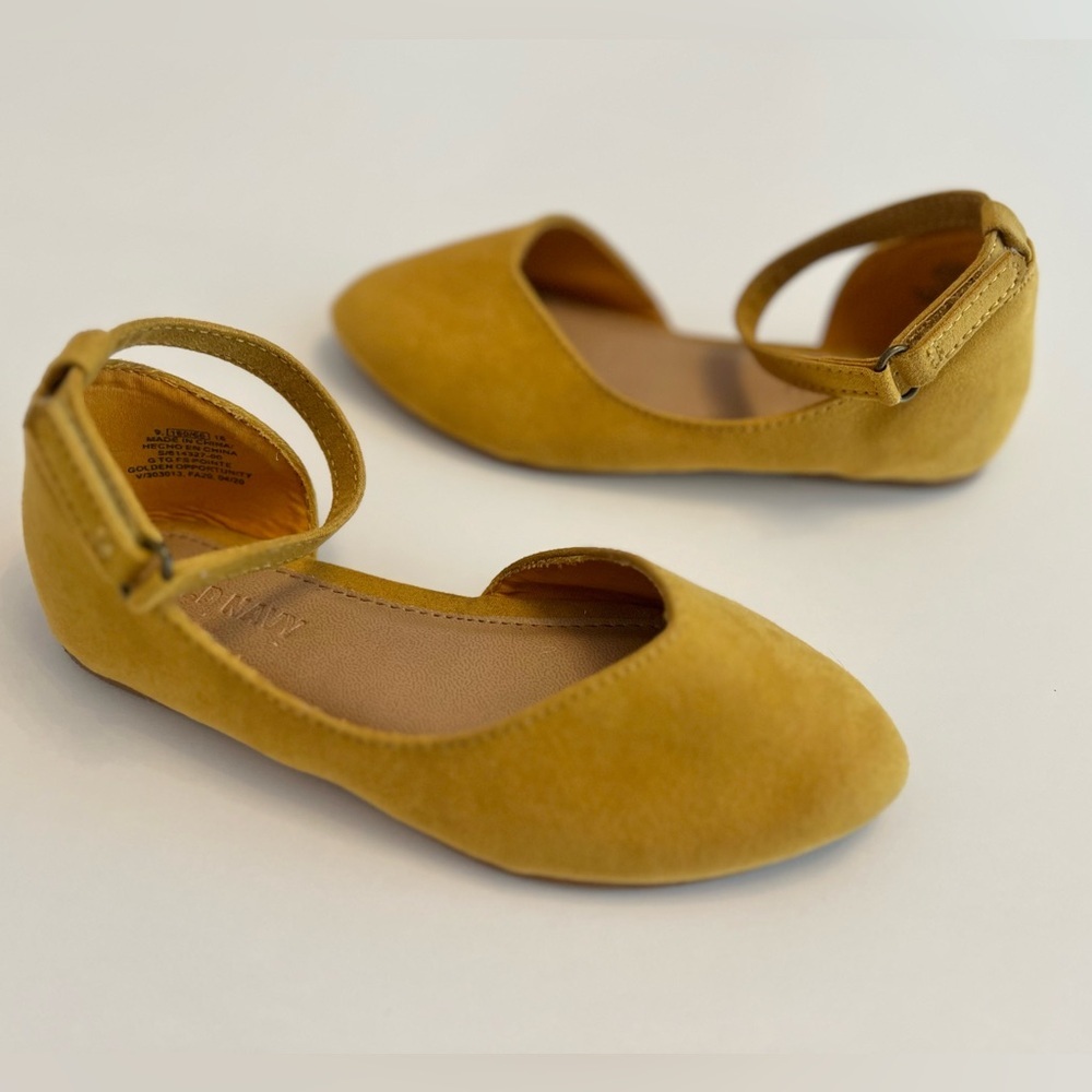 Old Navy Faux Suede Pointy Toe Ballet Flats Mustard Yellow w/Ankle Strap Kids 9T - Picture 4 of 6
